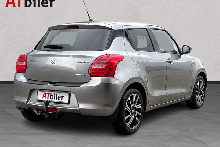 Sølv Suzuki Swift fra 2023
