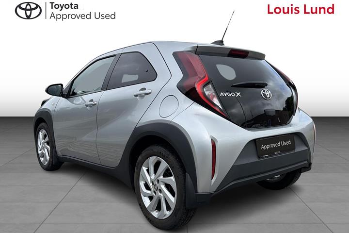 Sølv Toyota Aygo X fra 2022