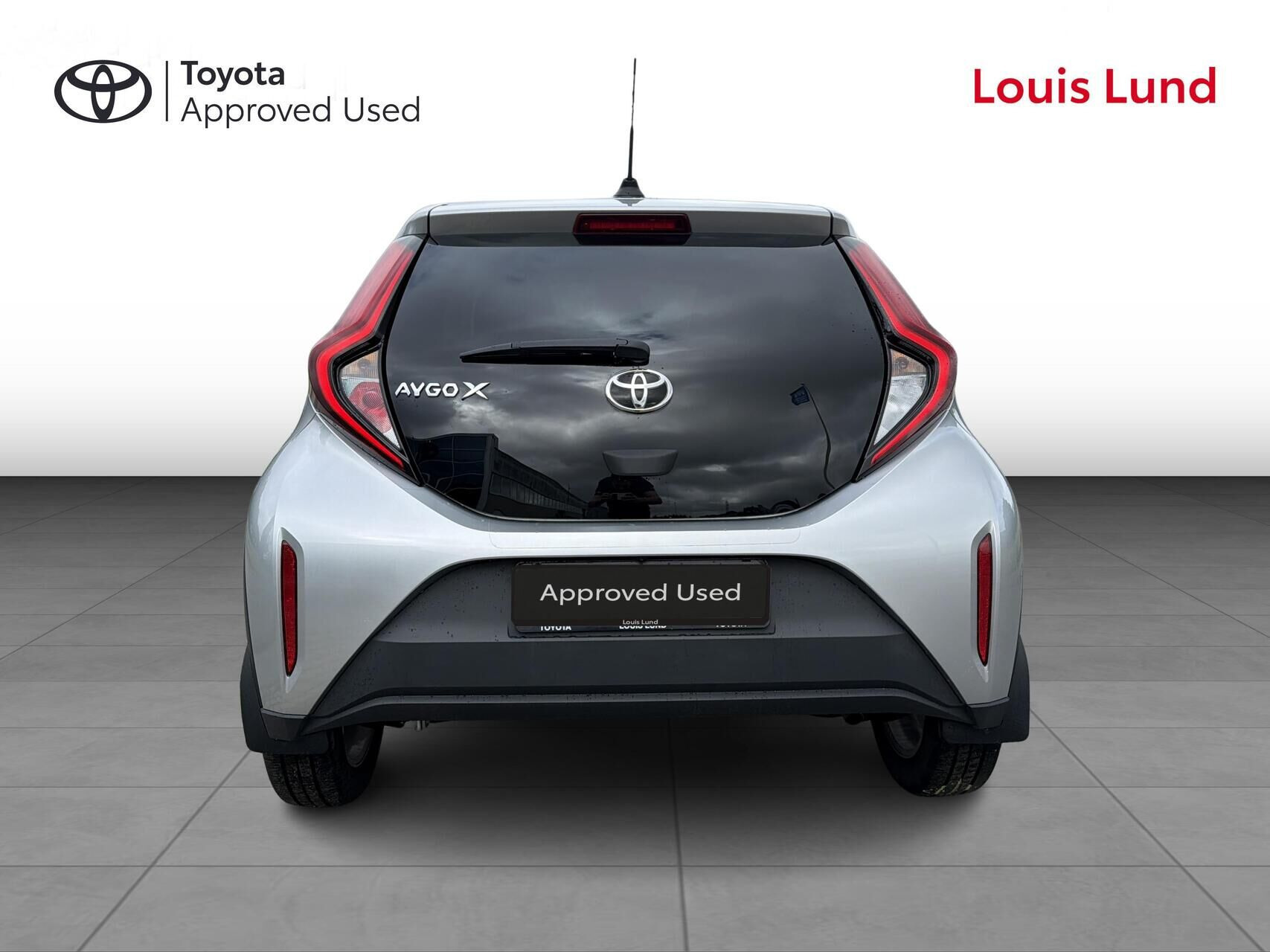 Sølv Toyota Aygo X fra 2022