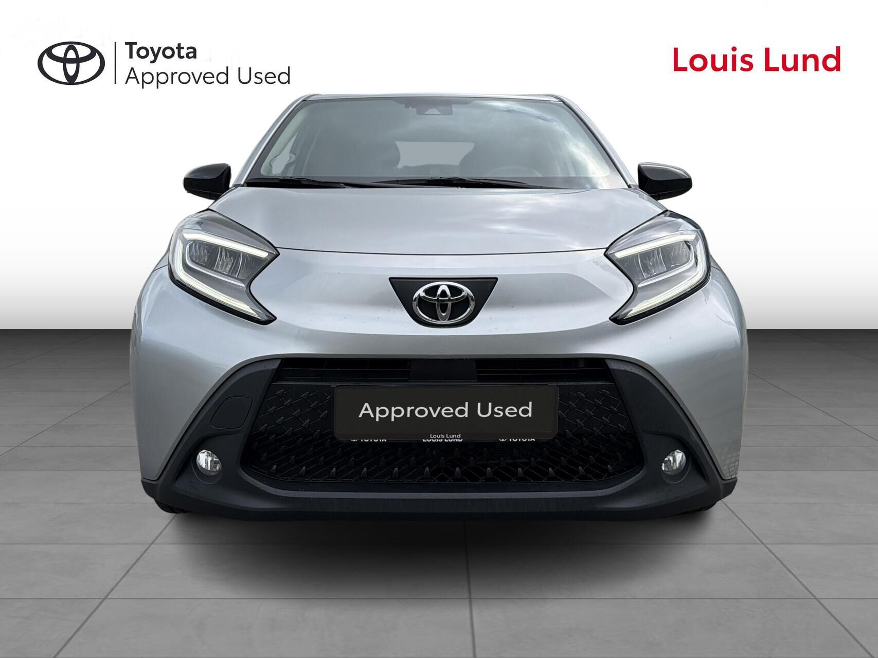 Sølv Toyota Aygo X fra 2022
