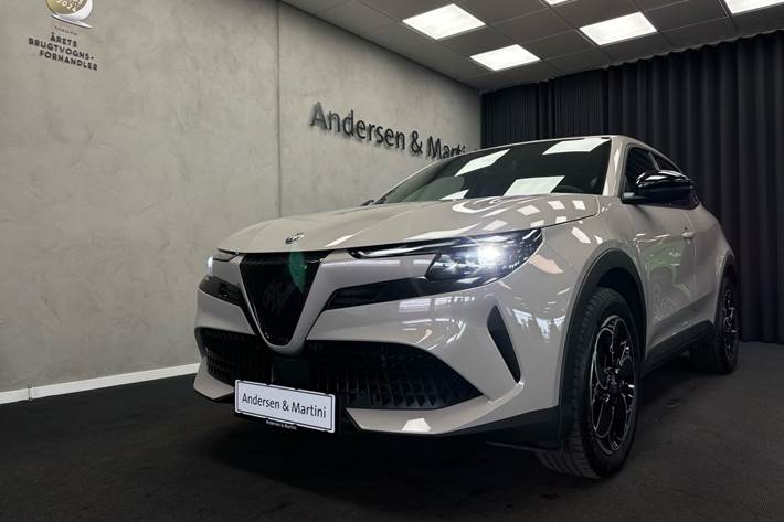 Hvid Alfa Romeo Junior fra 2025