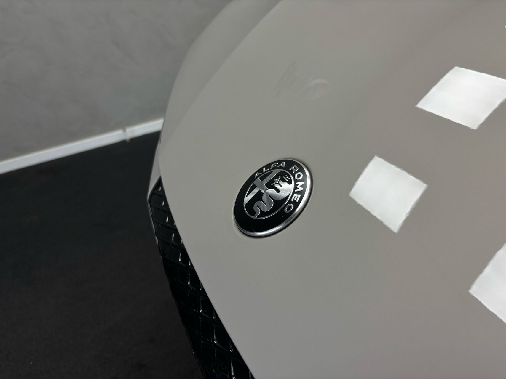 Hvid Alfa Romeo Junior fra 2025