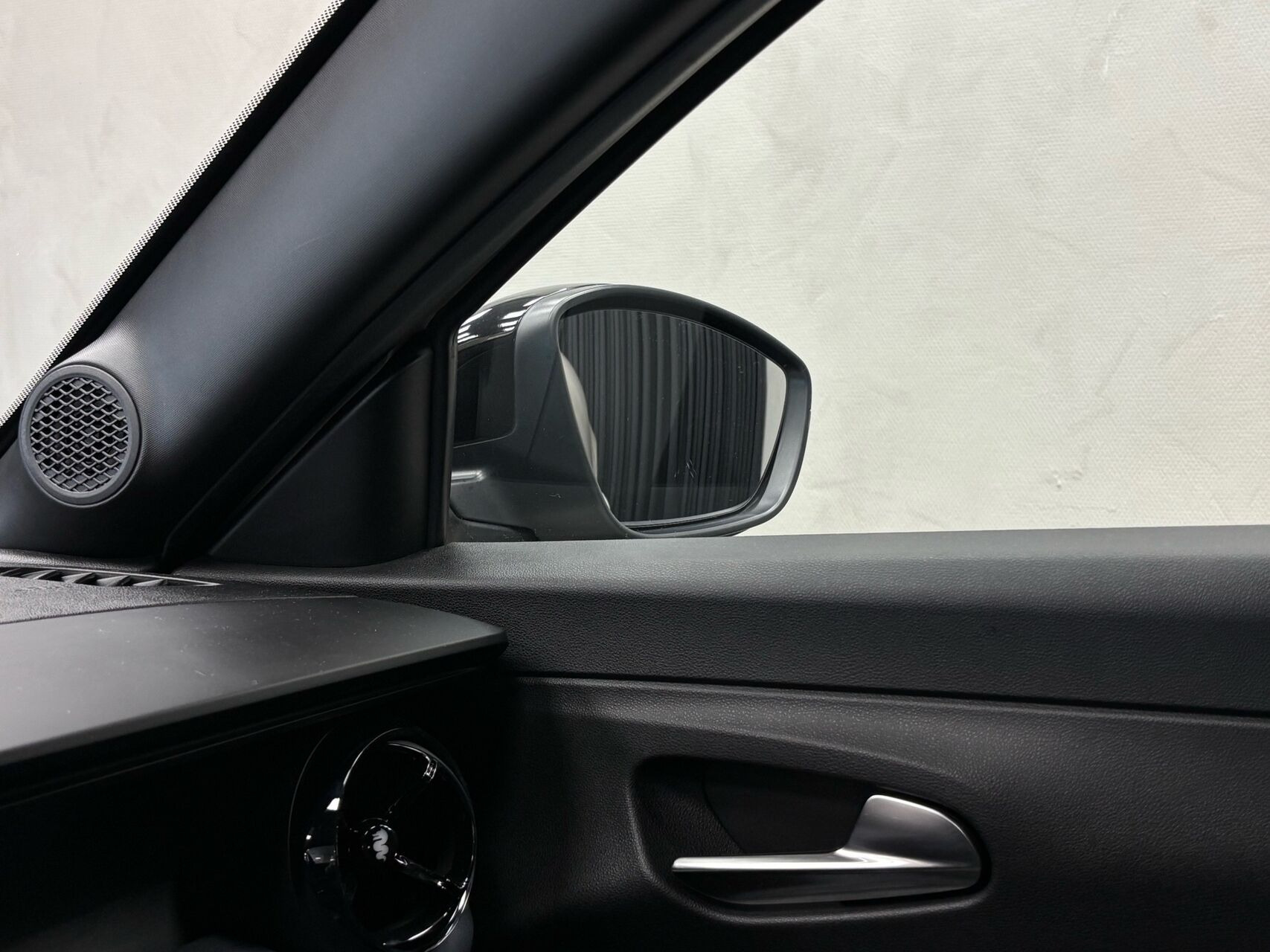 Hvid Alfa Romeo Junior fra 2025