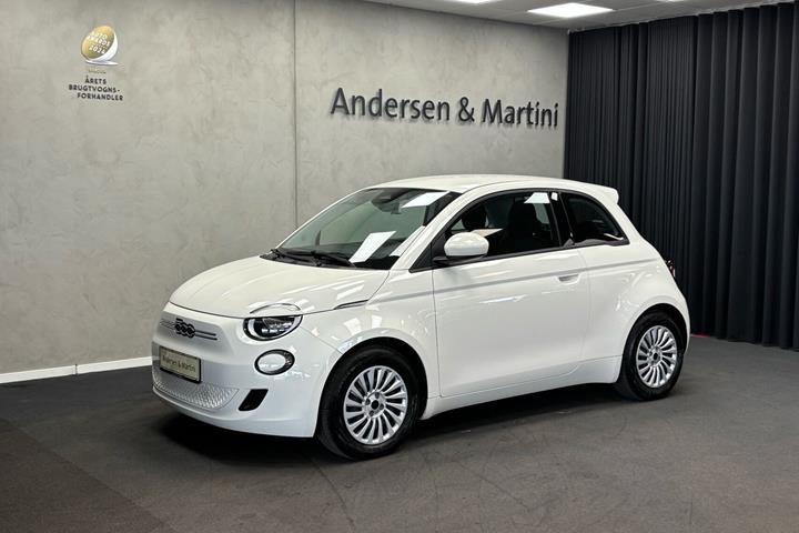 Hvid Fiat 500e fra 2023