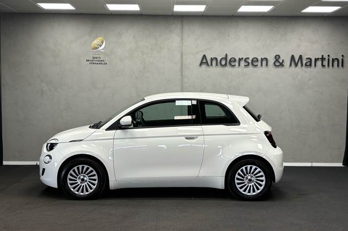 Hvid Fiat 500e fra 2023