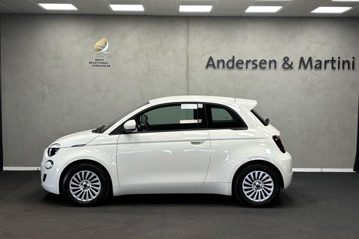 Hvid Fiat 500e fra 2023