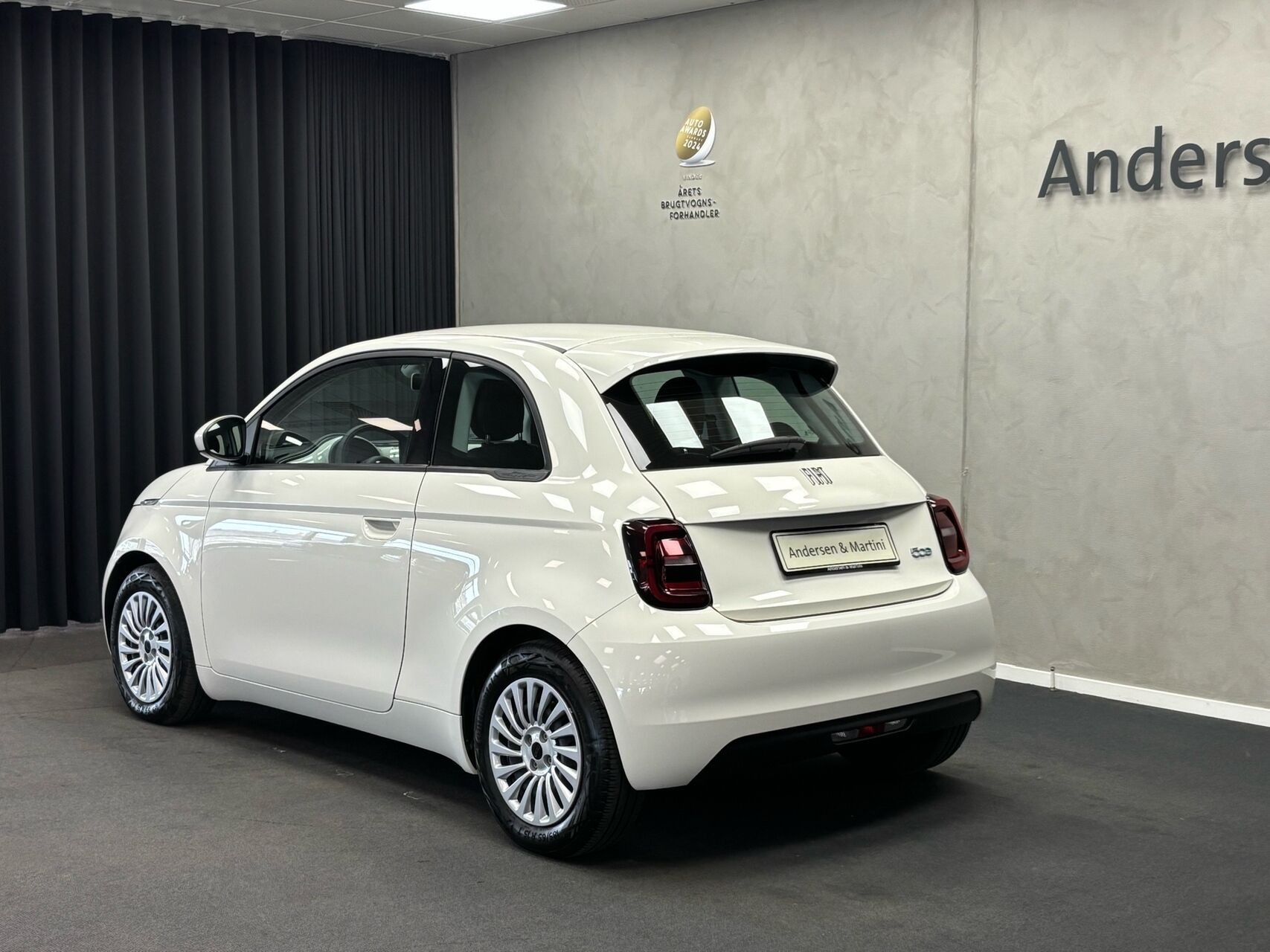 Hvid Fiat 500e fra 2023