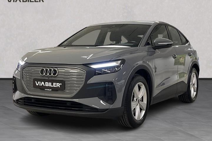 Grå Audi Q4 fra 2024 set udefra