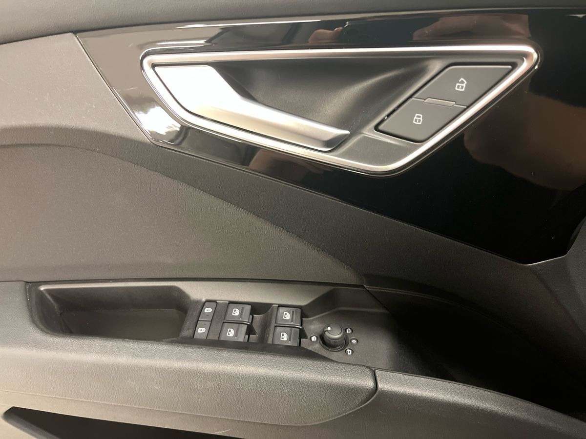 Grå Audi Q4 fra 2024