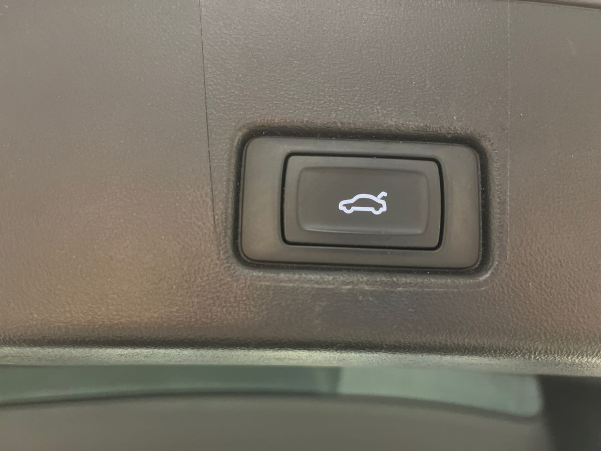 Grå Audi Q4 fra 2024