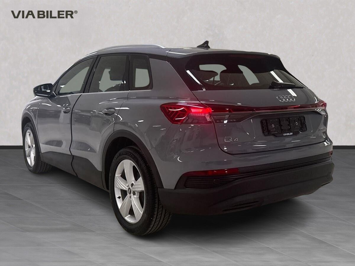 Grå Audi Q4 fra 2022