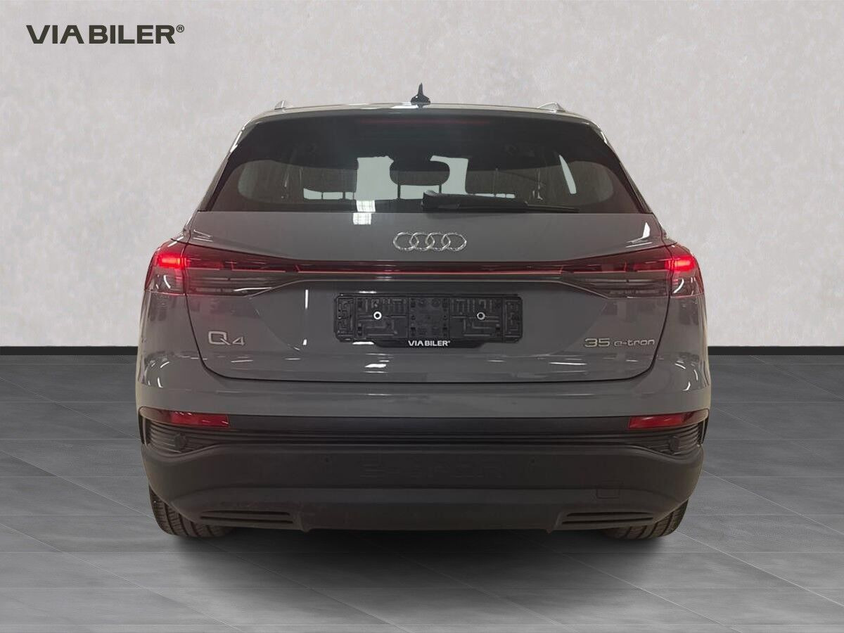 Grå Audi Q4 fra 2022