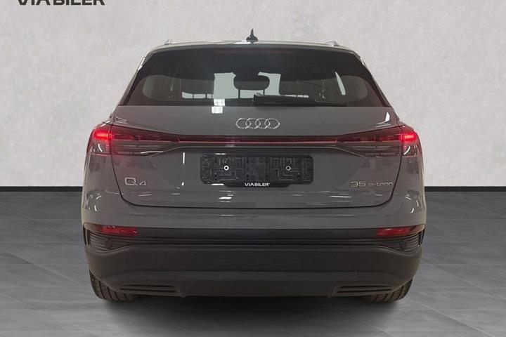 Grå Audi Q4 fra 2022