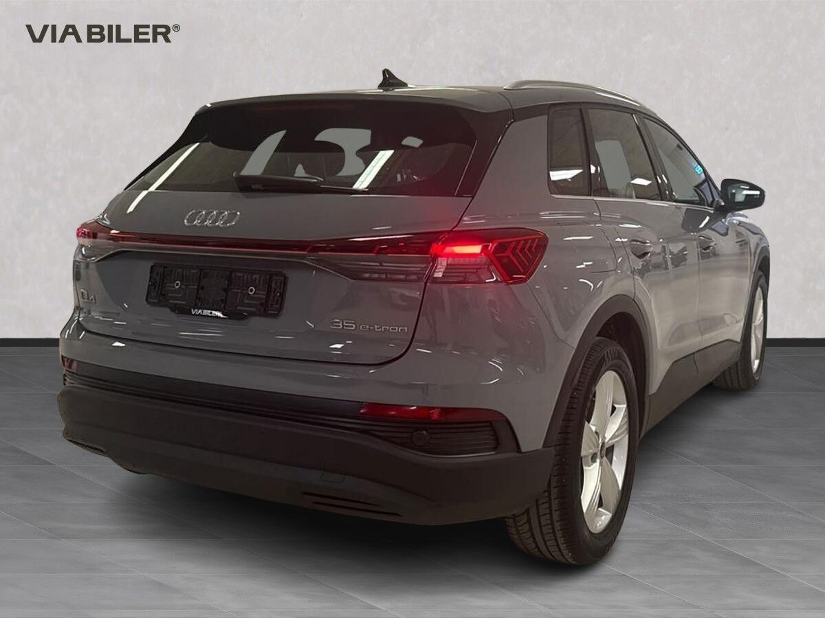 Grå Audi Q4 fra 2022