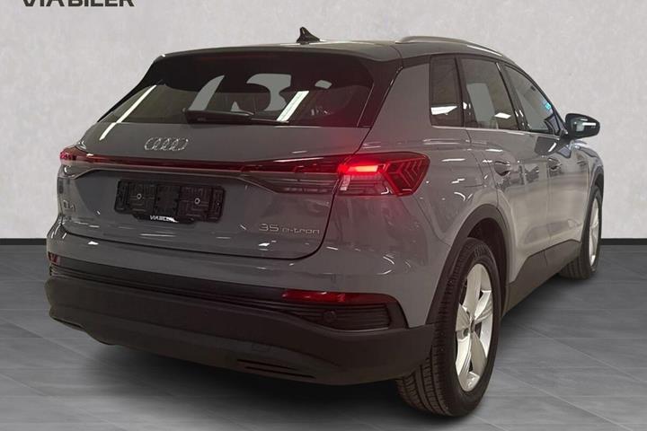 Grå Audi Q4 fra 2022