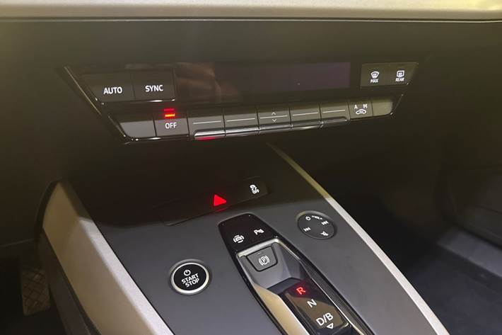 Grå Audi Q4 fra 2022
