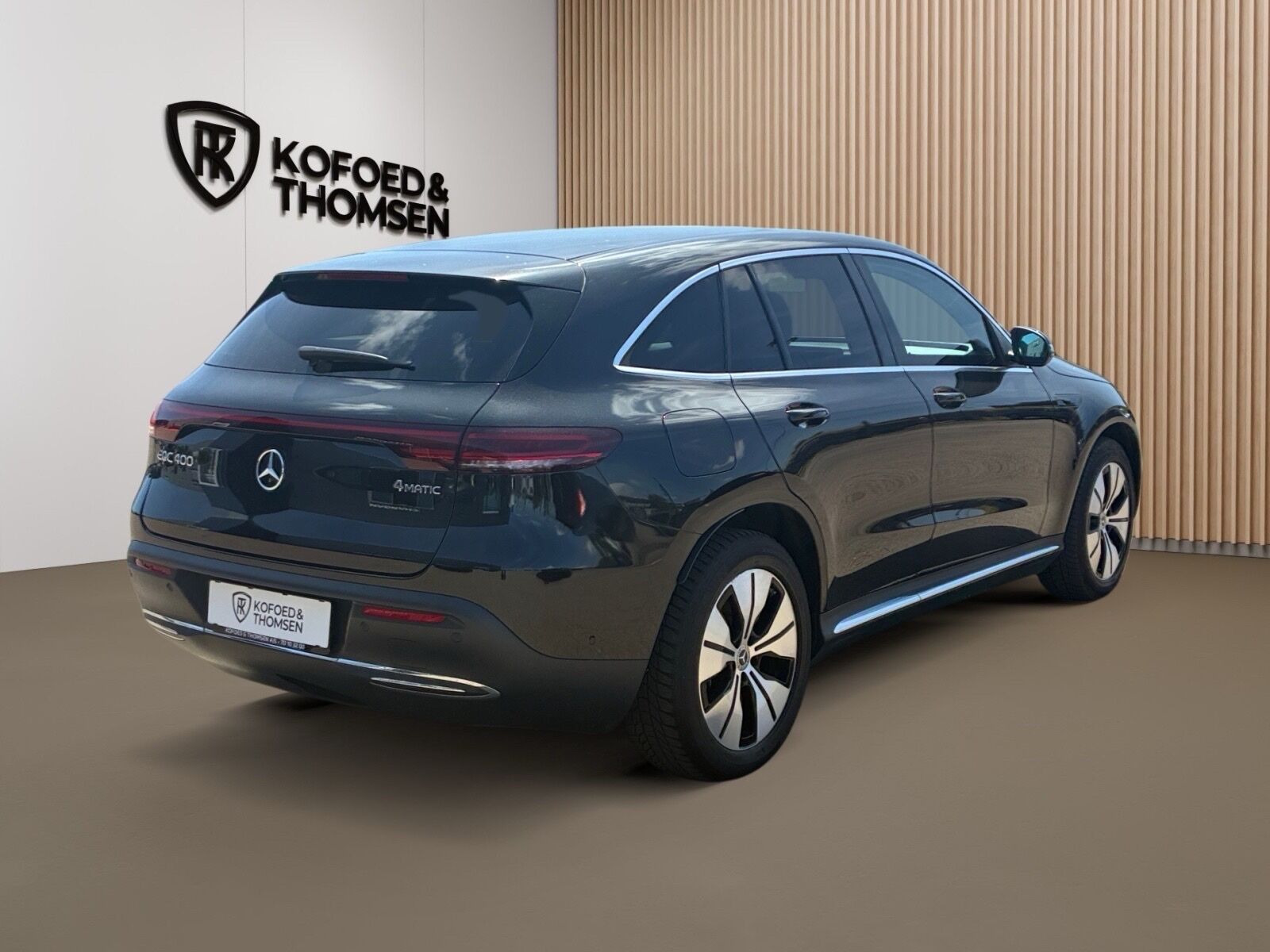 Sort Mercedes EQC 400 fra 2022