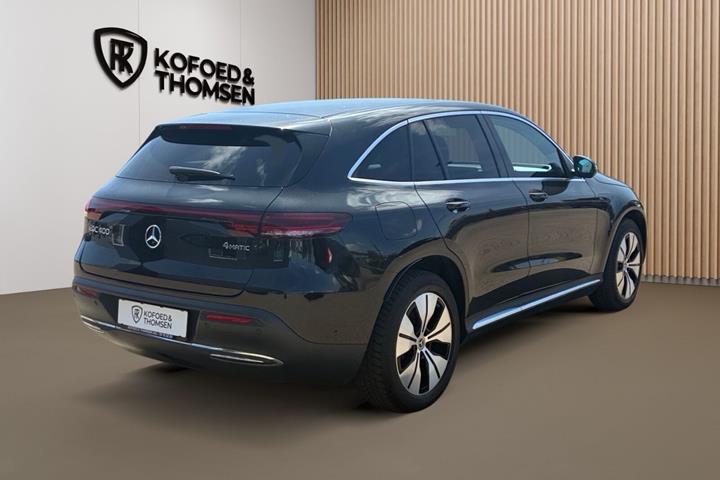 Sort Mercedes EQC 400 fra 2022