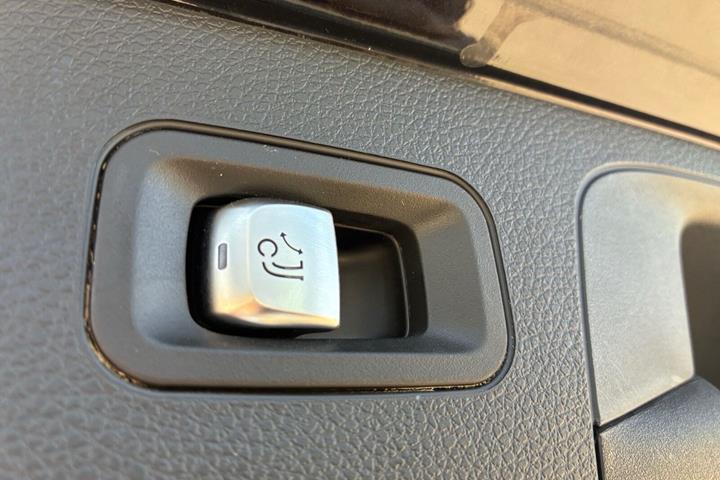 Sort Mercedes EQC 400 fra 2022