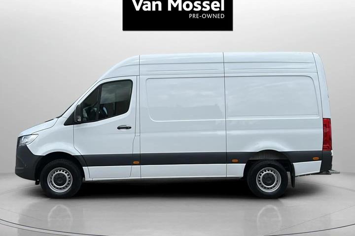 Hvid Mercedes Sprinter fra 2025