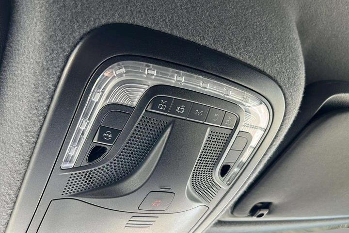 Hvid Mercedes Sprinter fra 2025