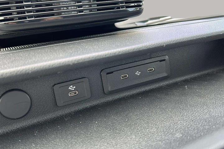 Hvid Mercedes Sprinter fra 2025