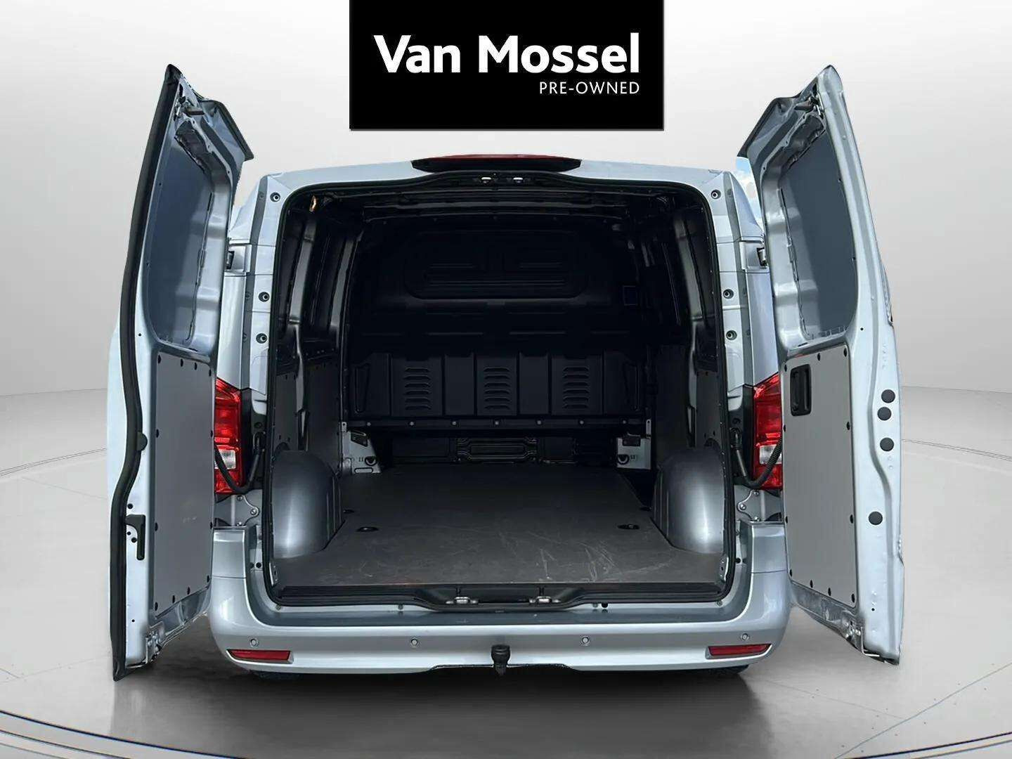 Sølv Mercedes Vito fra 2025