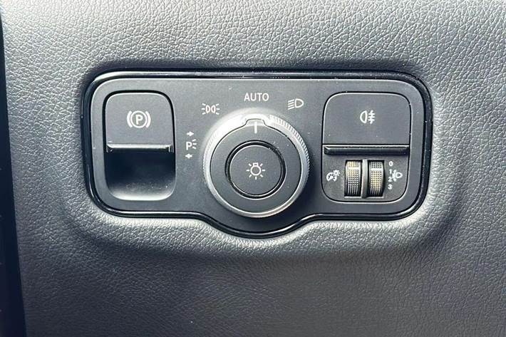 Grå Mercedes Vito fra 2025