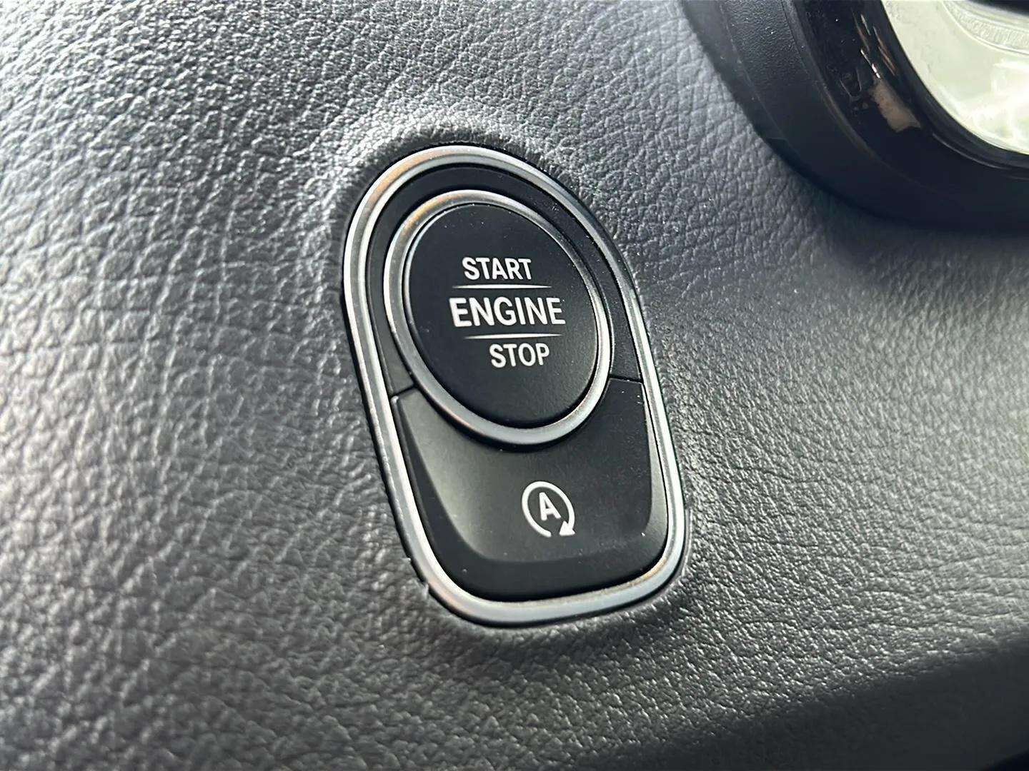 Hvid Mercedes Sprinter fra 2025