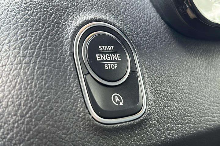 Hvid Mercedes Sprinter fra 2025