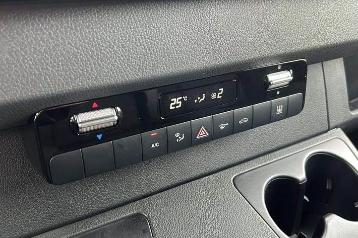 Hvid Mercedes Sprinter fra 2025
