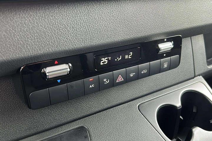 Hvid Mercedes Sprinter fra 2025