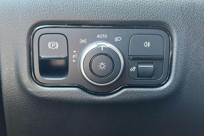 Grå Mercedes Vito fra 2025