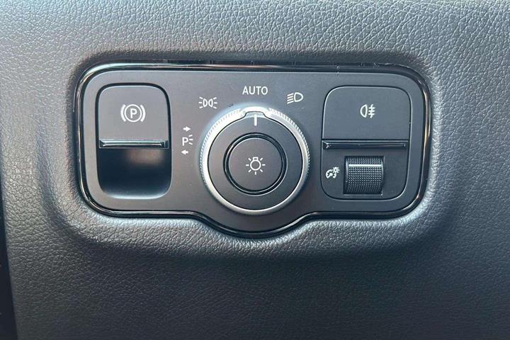 Grå Mercedes Vito fra 2025
