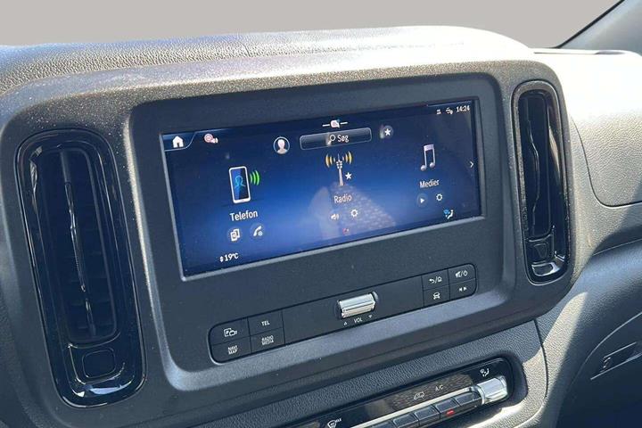 Hvid Mercedes Vito fra 2025