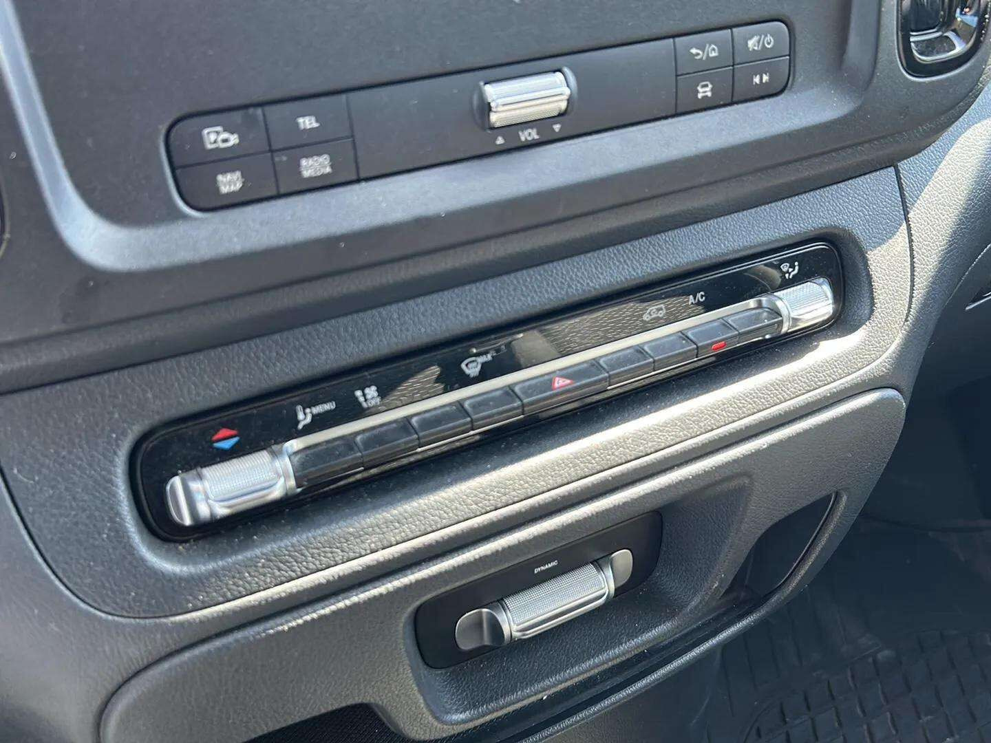 Hvid Mercedes Vito fra 2025