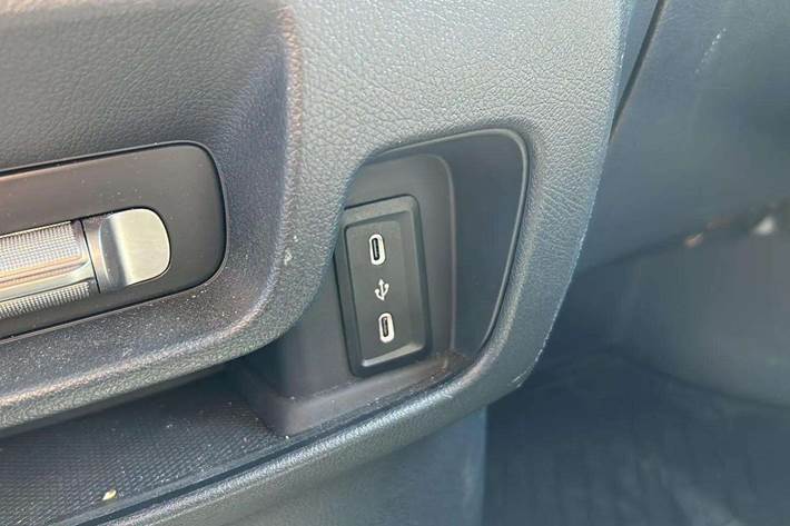 Hvid Mercedes Vito fra 2025