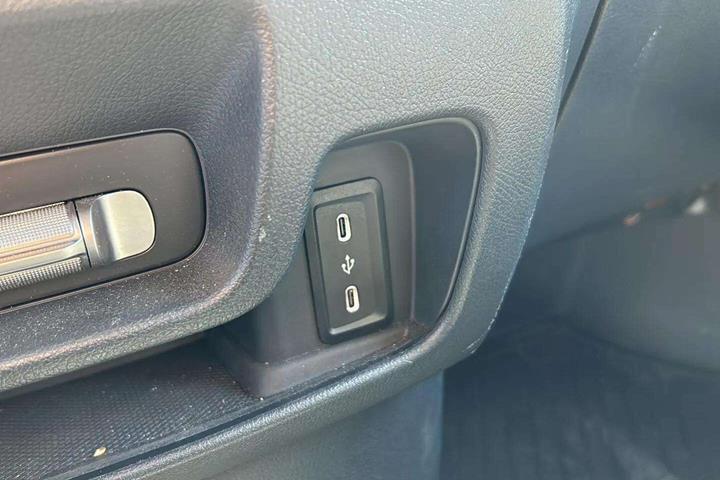 Hvid Mercedes Vito fra 2025