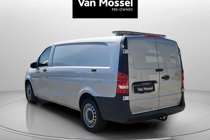 Hvid Mercedes Vito fra 2023
