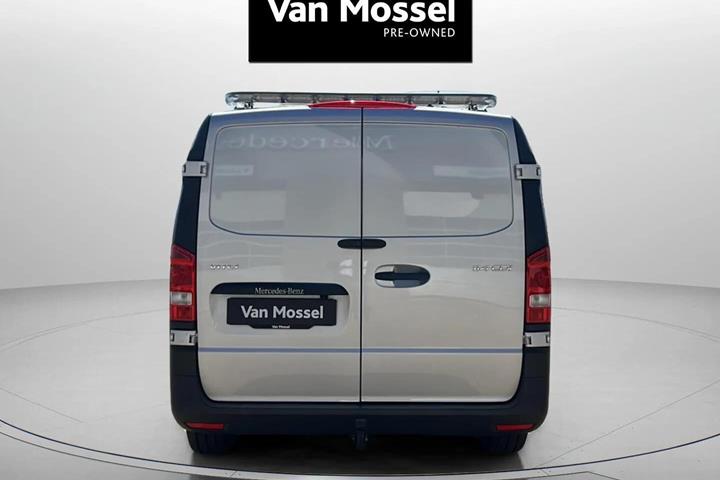 Hvid Mercedes Vito fra 2023