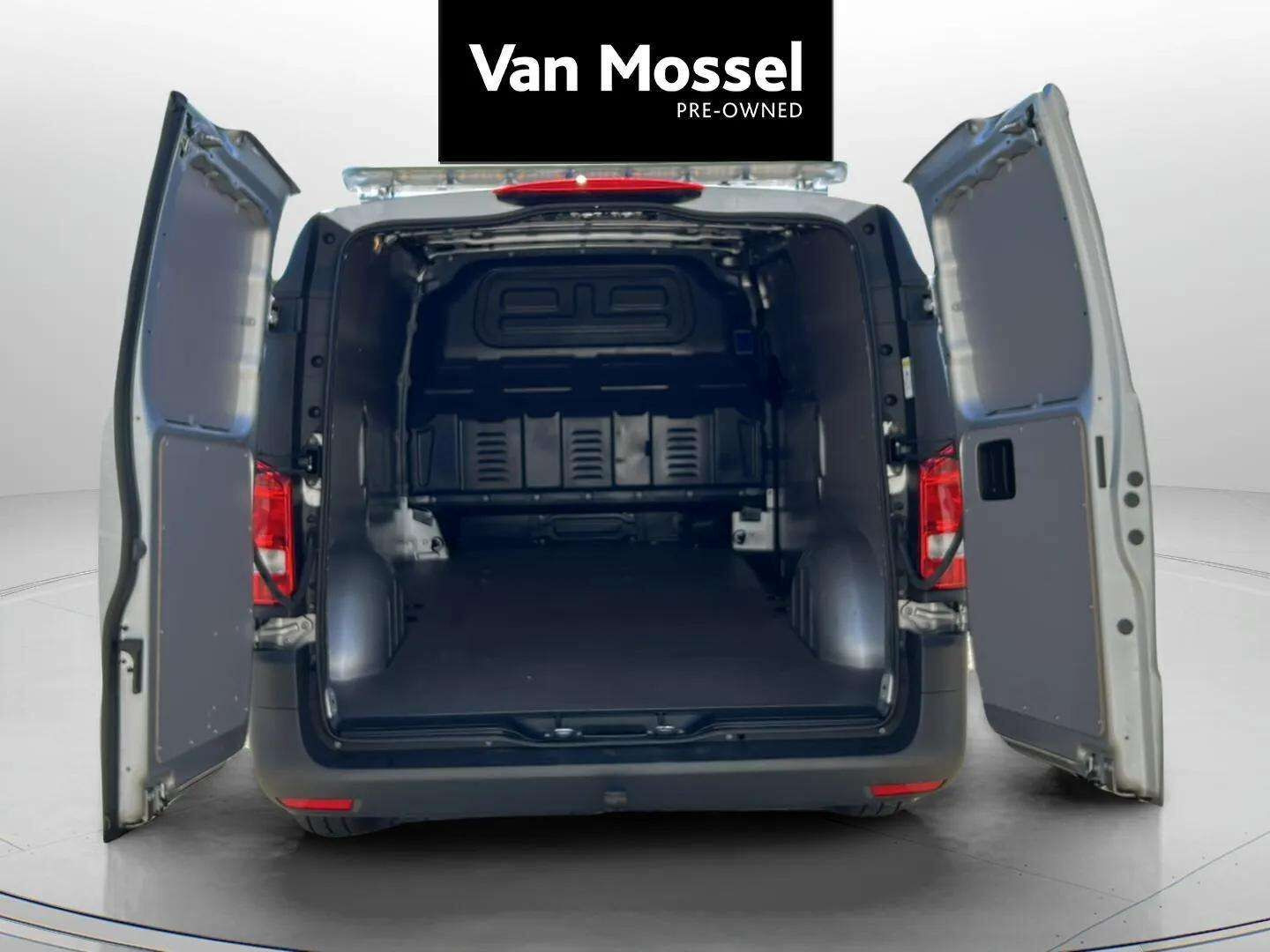 Hvid Mercedes Vito fra 2023