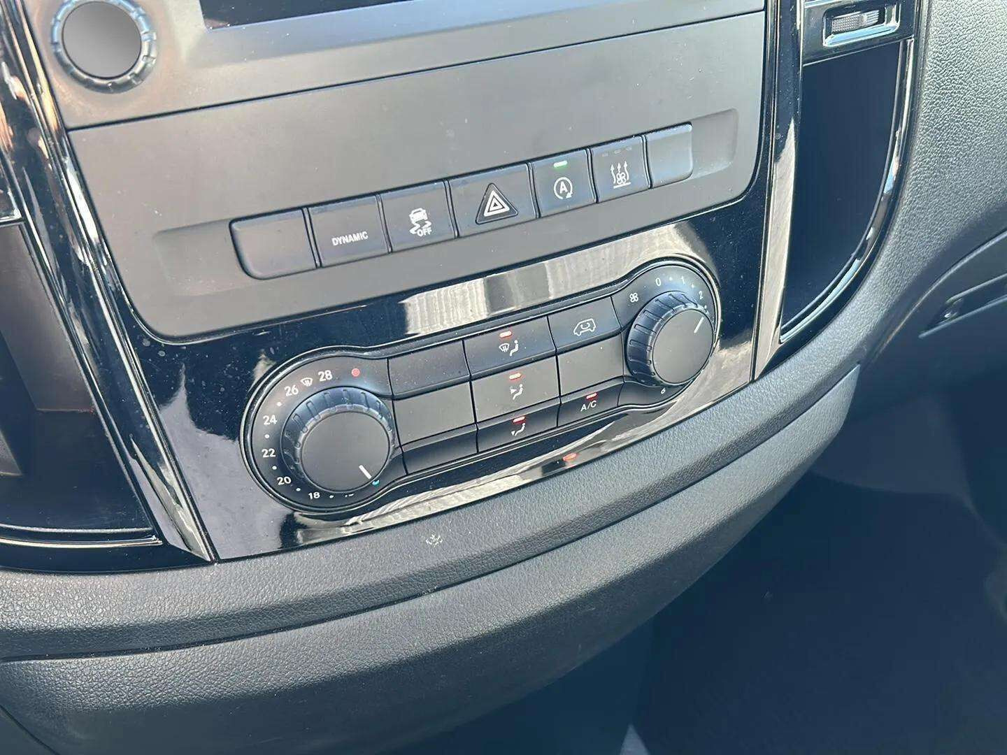Hvid Mercedes Vito fra 2023