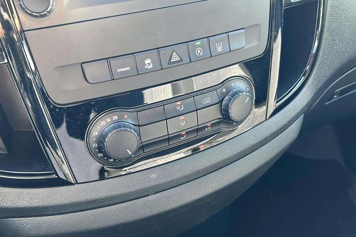 Hvid Mercedes Vito fra 2023