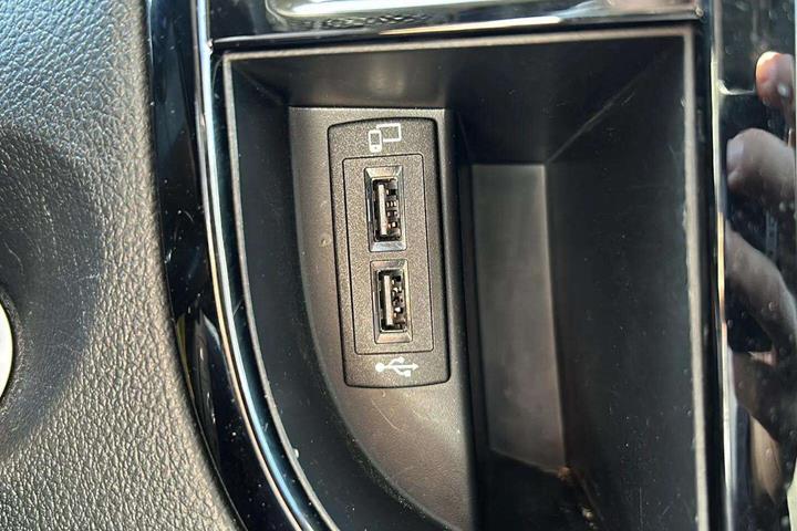 Hvid Mercedes Vito fra 2023
