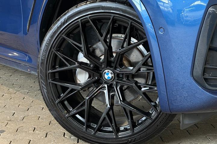 Blå BMW iX3 fra 2022