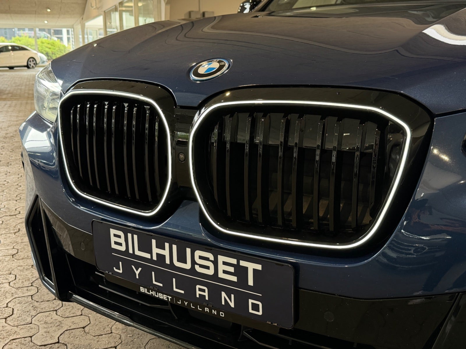 Blå BMW iX3 fra 2022