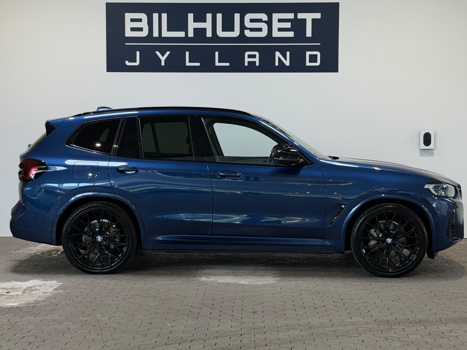 Blå BMW iX3 fra 2022