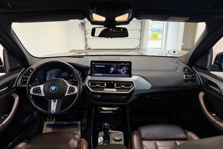 Blå BMW iX3 fra 2022