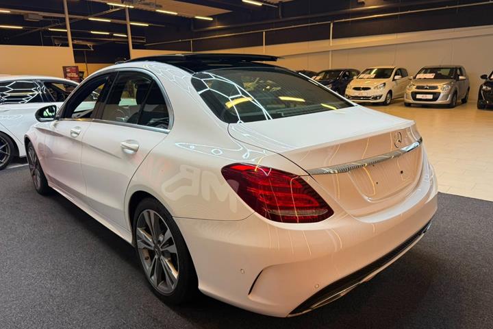 Hvid Mercedes C250 fra 2015