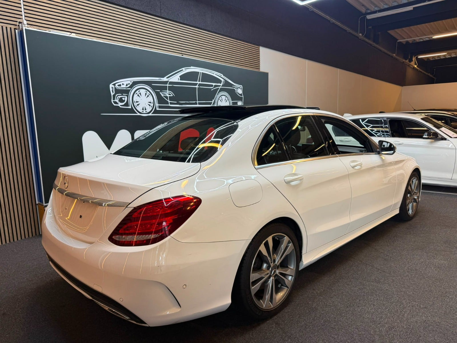Hvid Mercedes C250 fra 2015